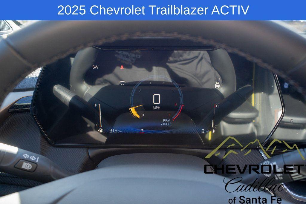 new 2025 Chevrolet TrailBlazer car, priced at $31,830