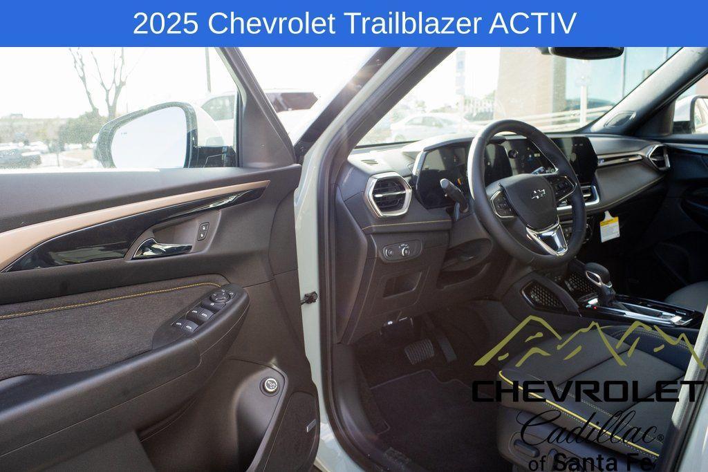 new 2025 Chevrolet TrailBlazer car, priced at $31,580