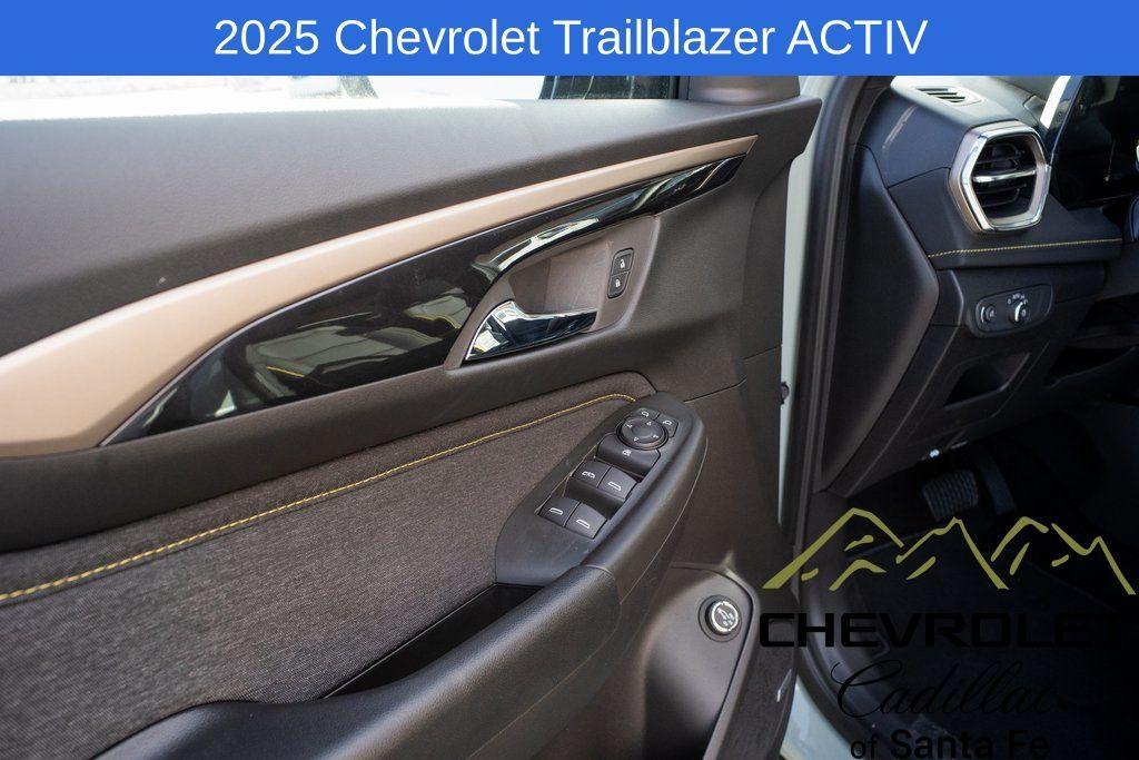 new 2025 Chevrolet TrailBlazer car, priced at $31,580