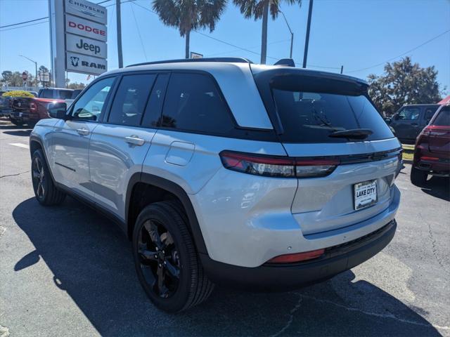 new 2025 Jeep Grand Cherokee car, priced at $39,158