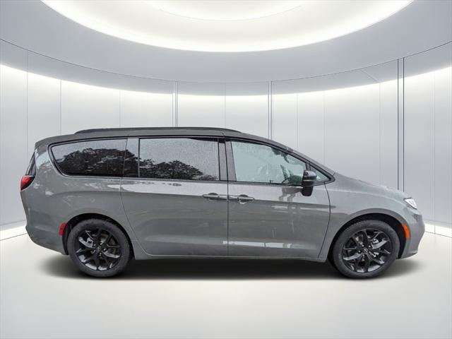 new 2025 Chrysler Pacifica car, priced at $46,563