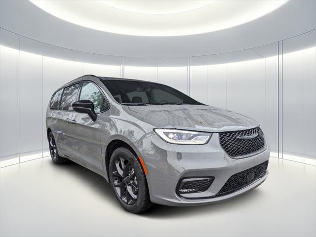 new 2025 Chrysler Pacifica car, priced at $46,563