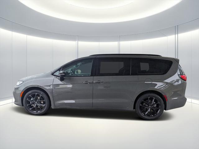 new 2025 Chrysler Pacifica car, priced at $46,563