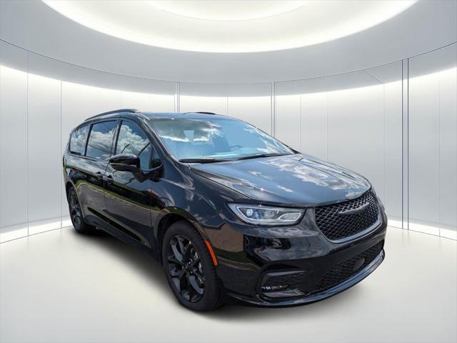 new 2024 Chrysler Pacifica car, priced at $48,176