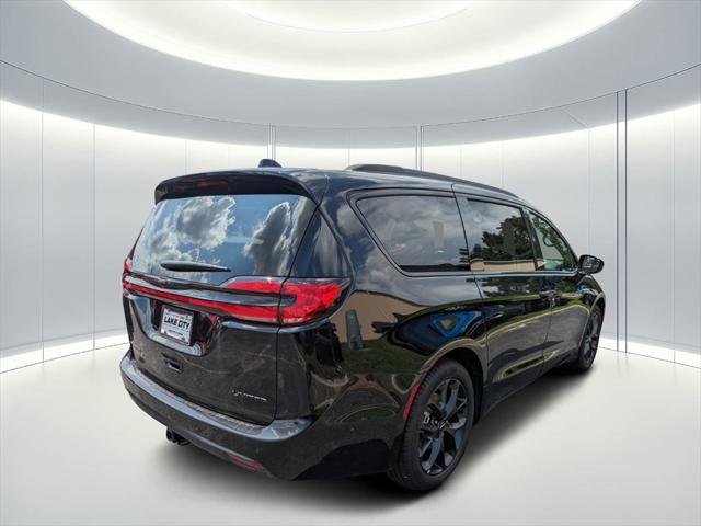 new 2024 Chrysler Pacifica car, priced at $48,176