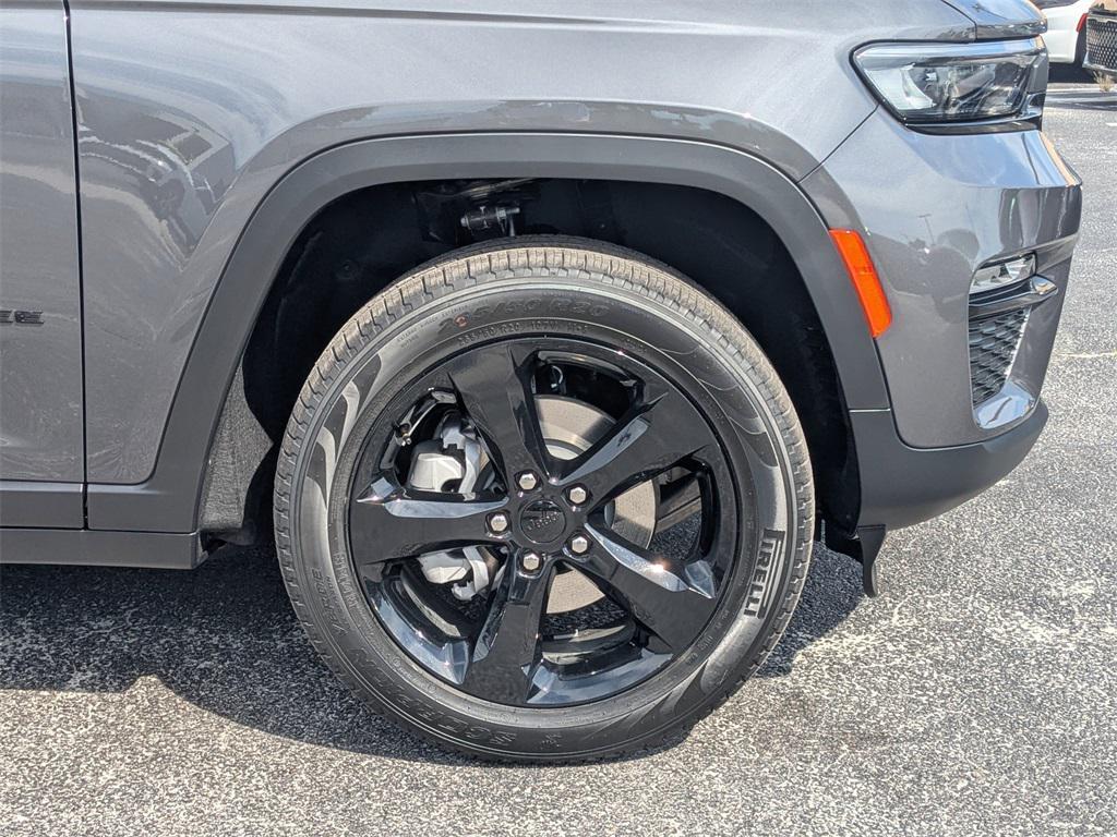 new 2025 Jeep Grand Cherokee car, priced at $45,613