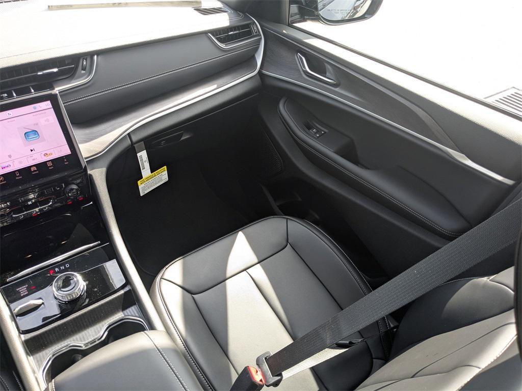 new 2025 Jeep Grand Cherokee car, priced at $45,613