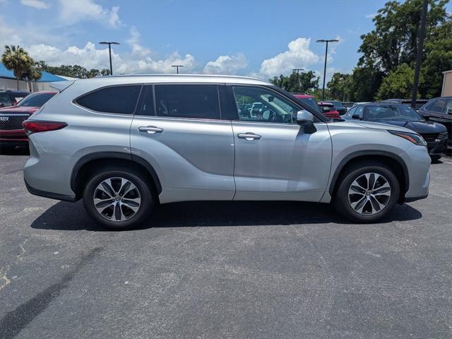 used 2021 Toyota Highlander car, priced at $25,883
