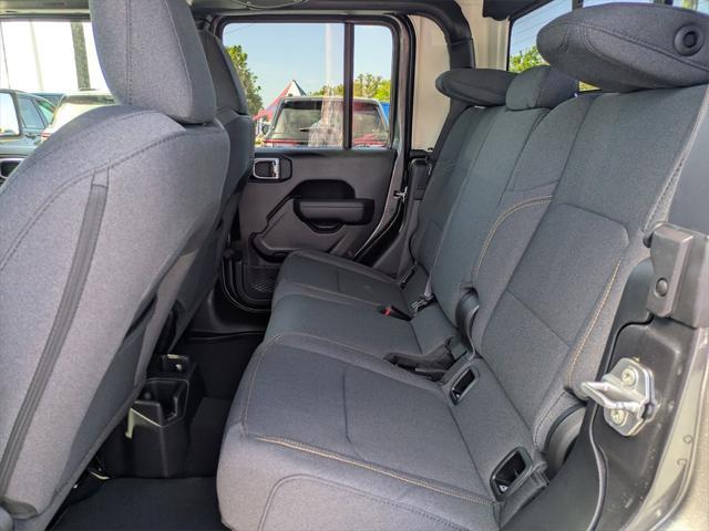 new 2025 Jeep Gladiator car, priced at $43,080