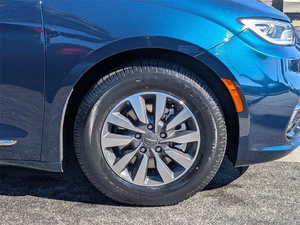 used 2023 Chrysler Pacifica Hybrid car, priced at $30,306