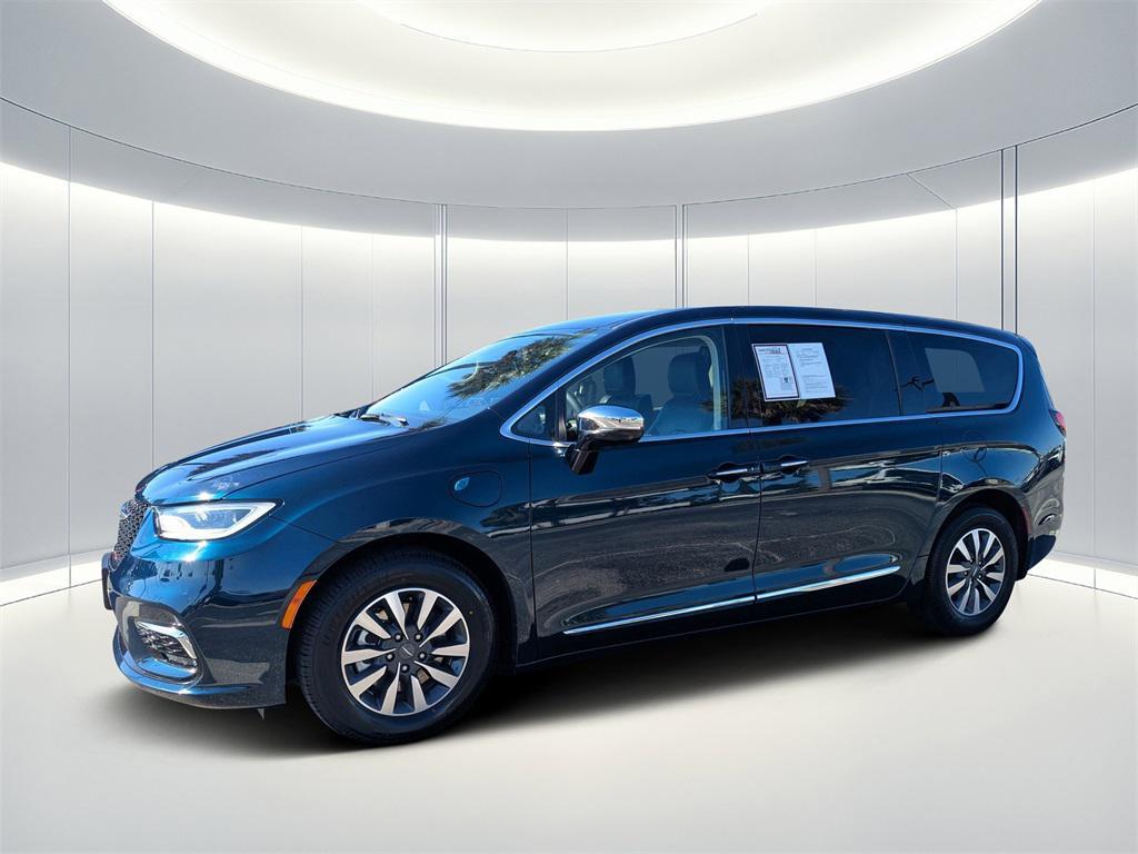 used 2023 Chrysler Pacifica Hybrid car, priced at $30,306