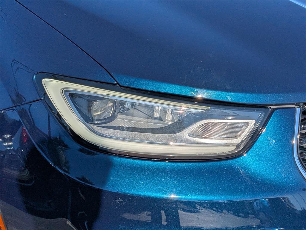 used 2023 Chrysler Pacifica Hybrid car, priced at $30,306