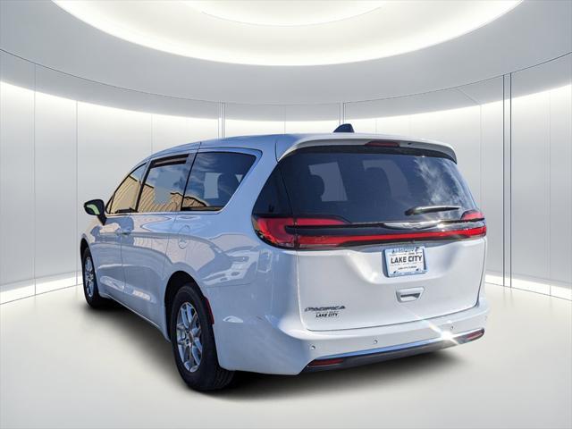 new 2025 Chrysler Pacifica car, priced at $39,775