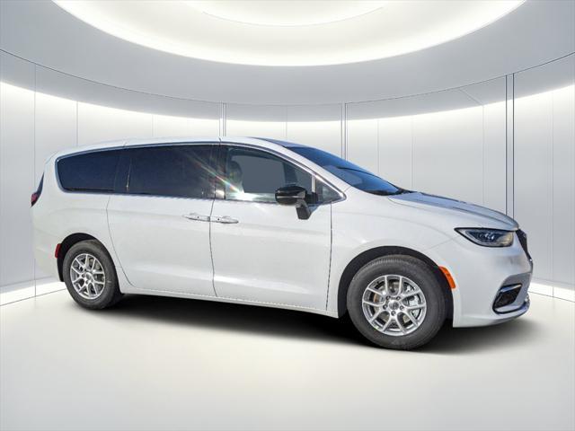 new 2025 Chrysler Pacifica car, priced at $38,280