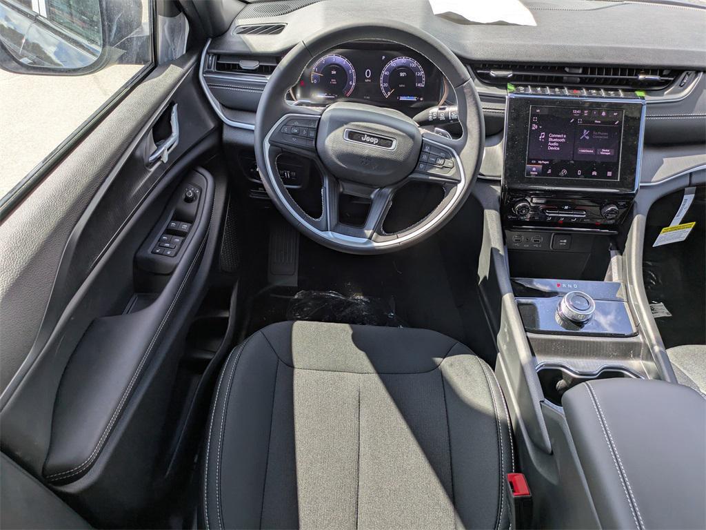 new 2025 Jeep Grand Cherokee car, priced at $37,910