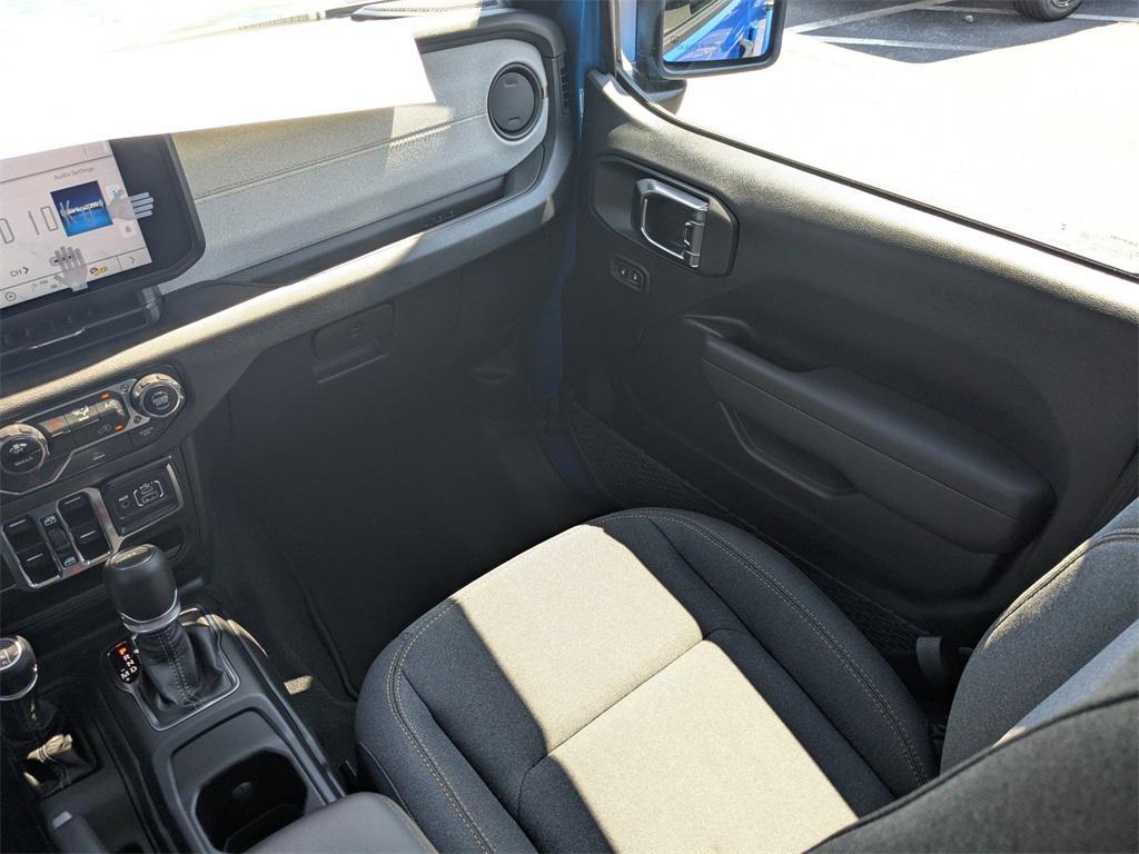 new 2025 Jeep Gladiator car, priced at $48,183