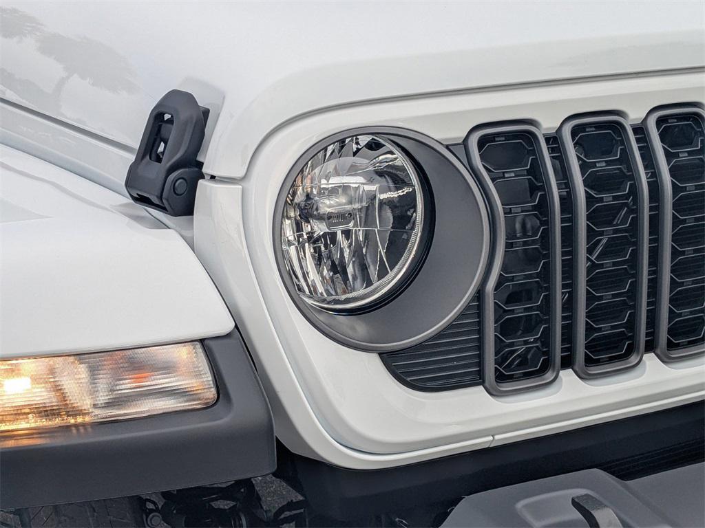 new 2025 Jeep Gladiator car, priced at $45,817