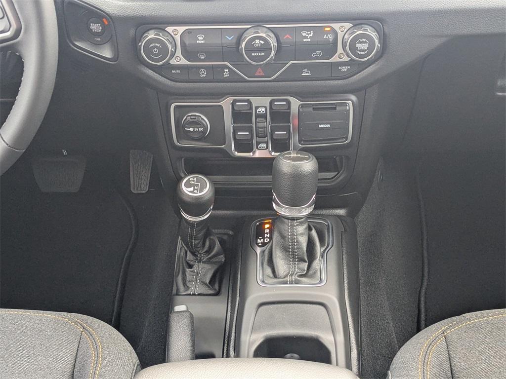 new 2025 Jeep Gladiator car, priced at $45,817