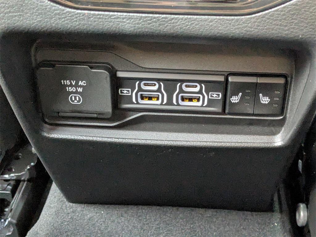 new 2025 Jeep Grand Cherokee car, priced at $46,411