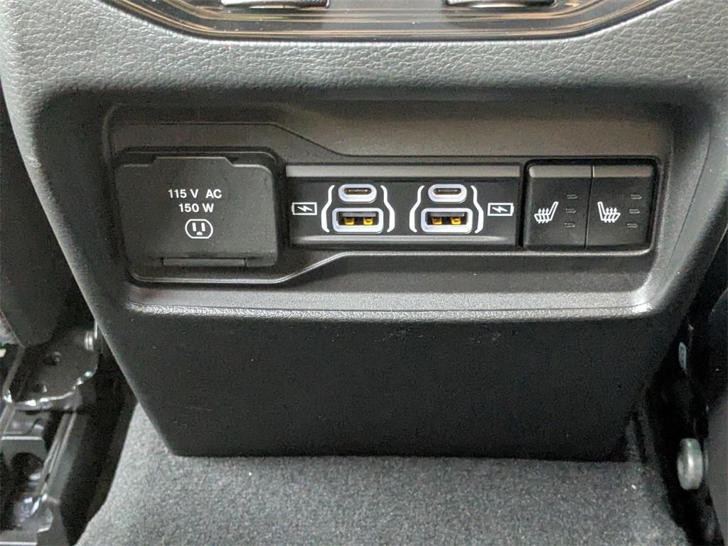 new 2025 Jeep Grand Cherokee car, priced at $46,411