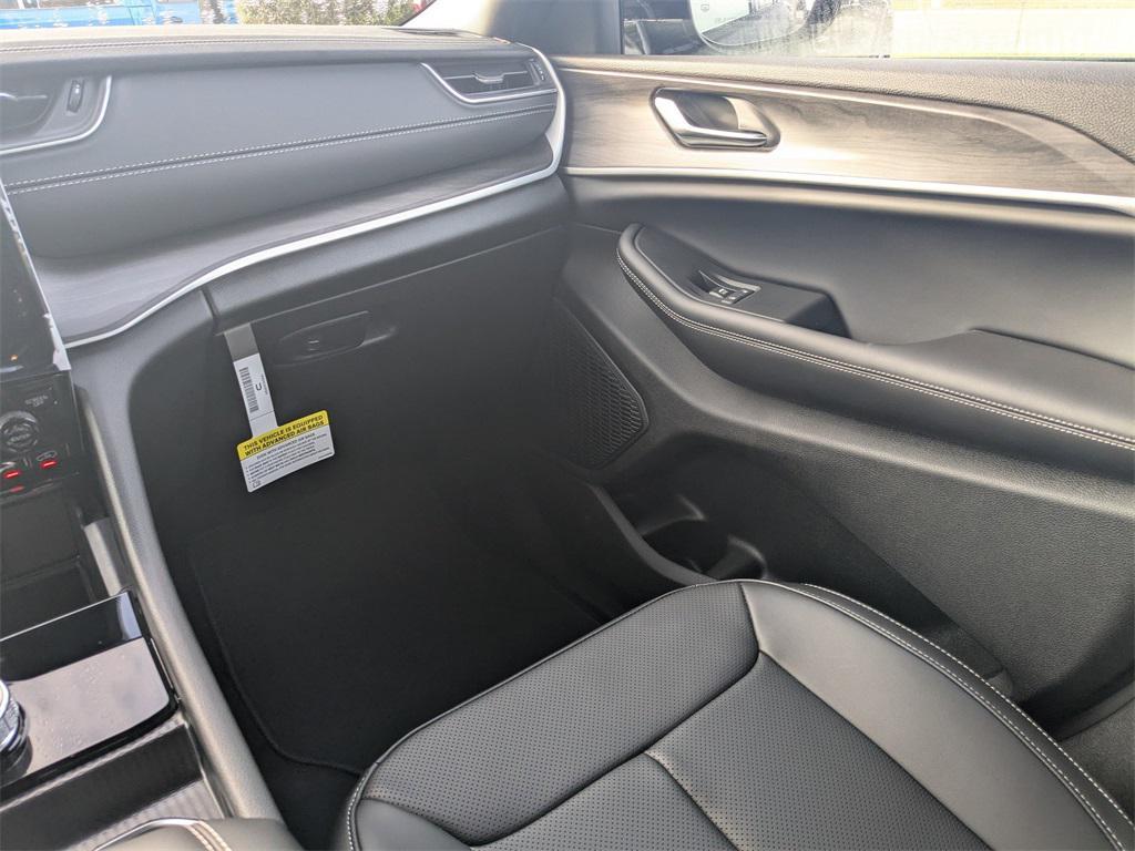 new 2025 Jeep Grand Cherokee car, priced at $46,411