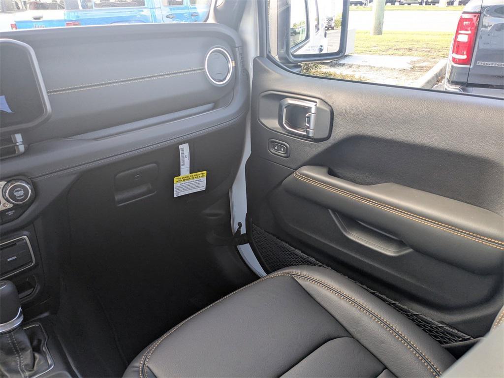 new 2025 Jeep Gladiator car, priced at $40,340