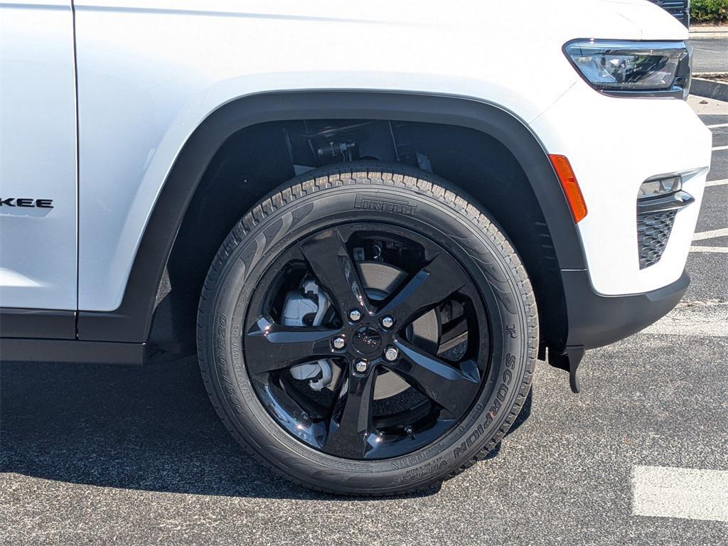 new 2025 Jeep Grand Cherokee car, priced at $40,979