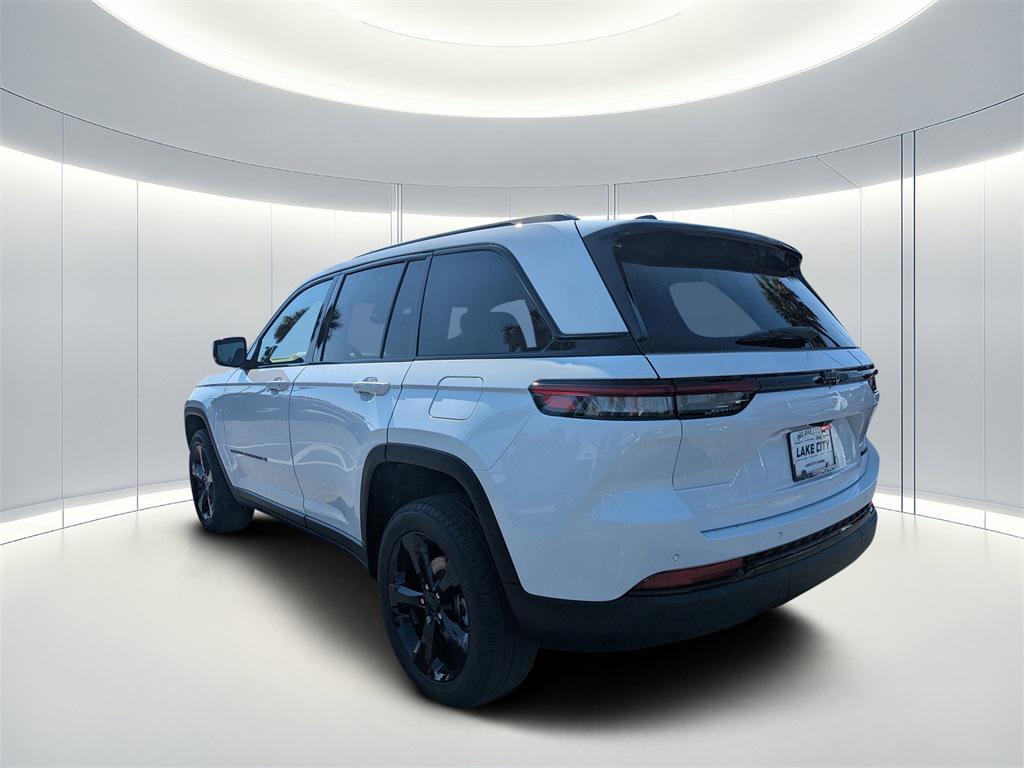 new 2025 Jeep Grand Cherokee car, priced at $40,979