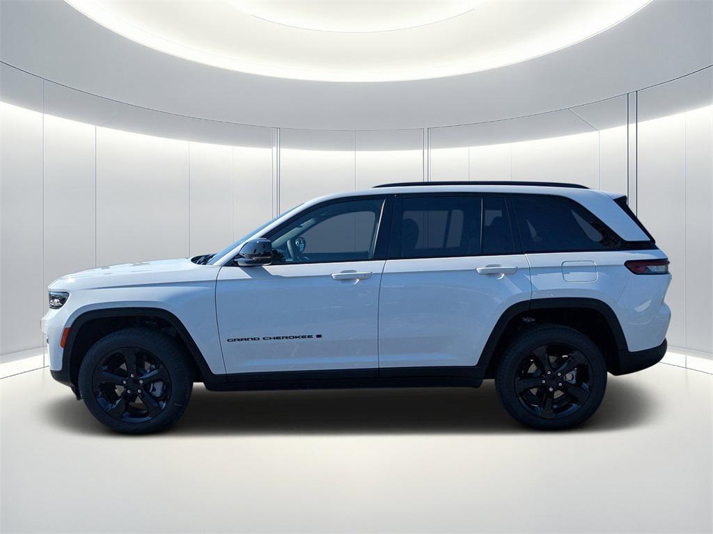 new 2025 Jeep Grand Cherokee car, priced at $40,979