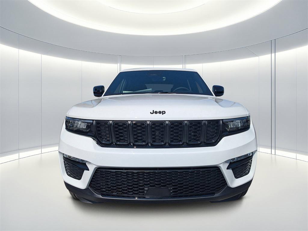 new 2025 Jeep Grand Cherokee car, priced at $40,979