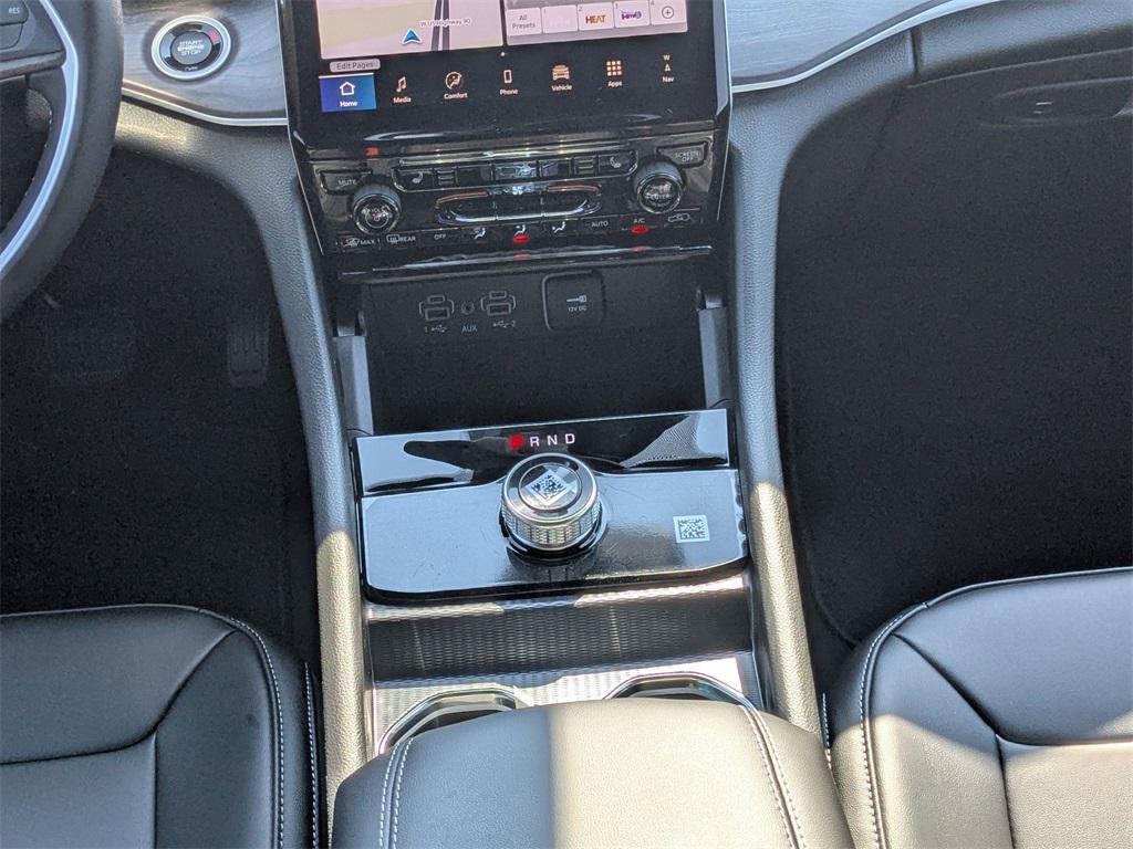 new 2025 Jeep Grand Cherokee car, priced at $40,979