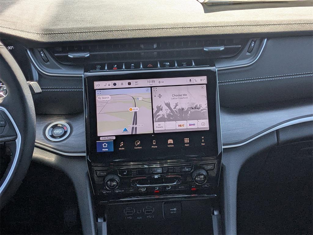 new 2025 Jeep Grand Cherokee car, priced at $40,979