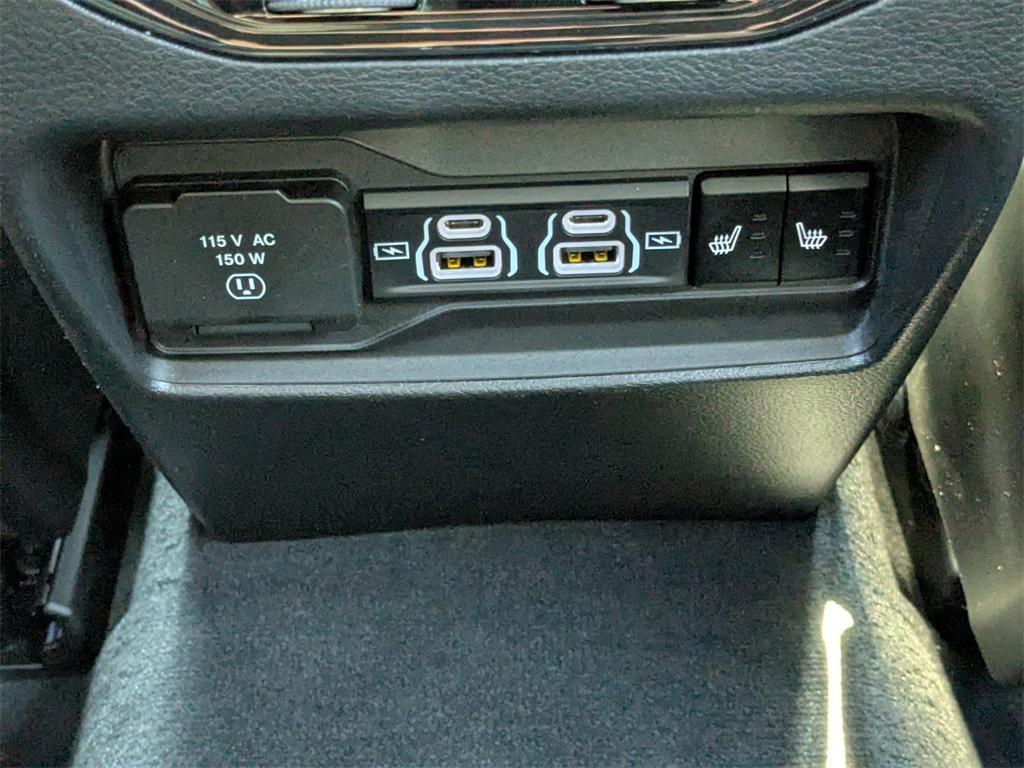 new 2025 Jeep Grand Cherokee car, priced at $40,979
