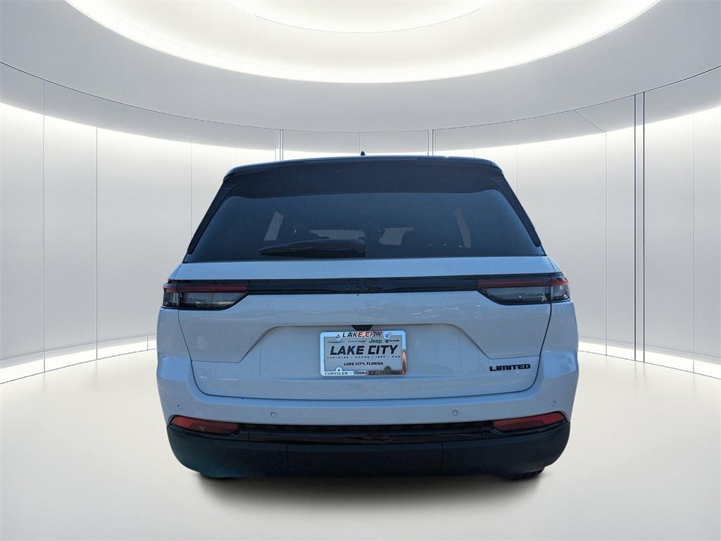 new 2025 Jeep Grand Cherokee car, priced at $40,979