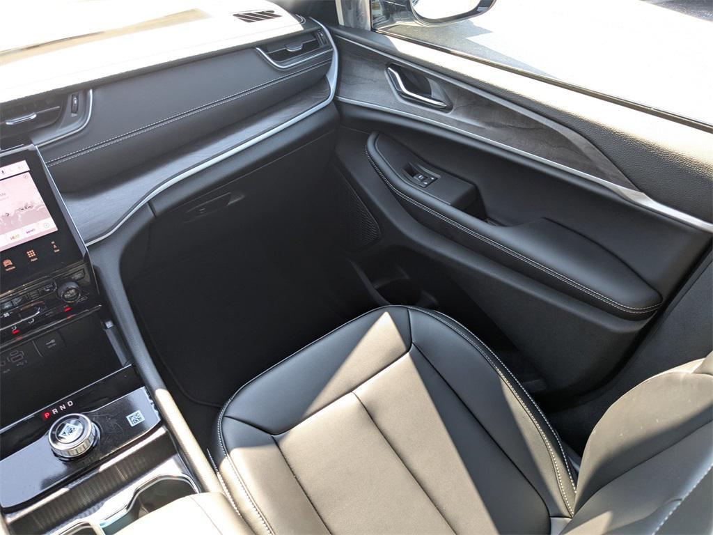 new 2025 Jeep Grand Cherokee car, priced at $40,979
