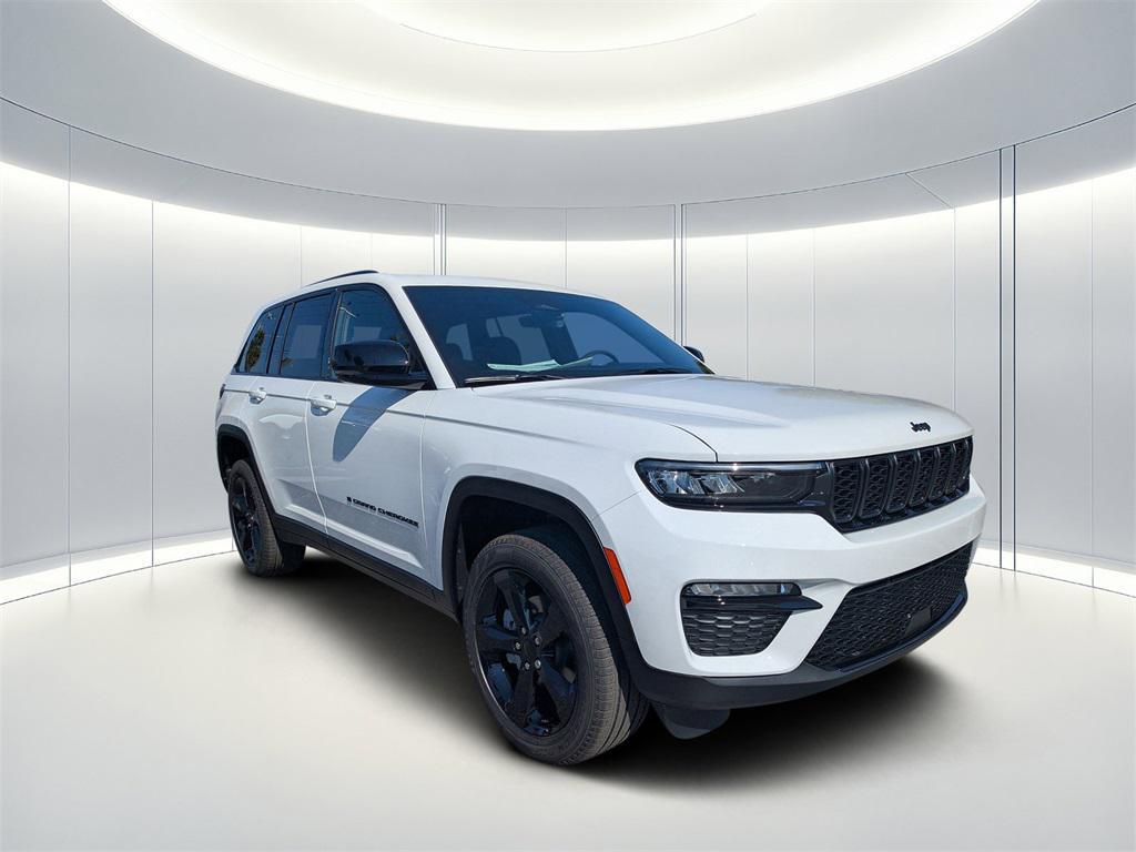 new 2025 Jeep Grand Cherokee car, priced at $40,979
