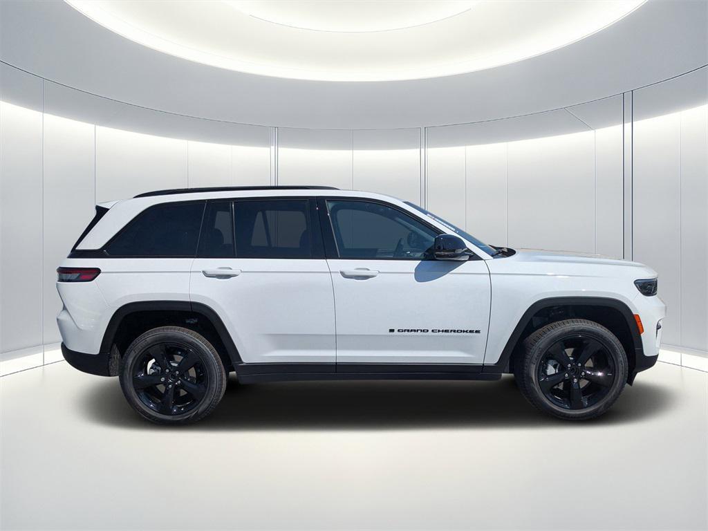 new 2025 Jeep Grand Cherokee car, priced at $40,300
