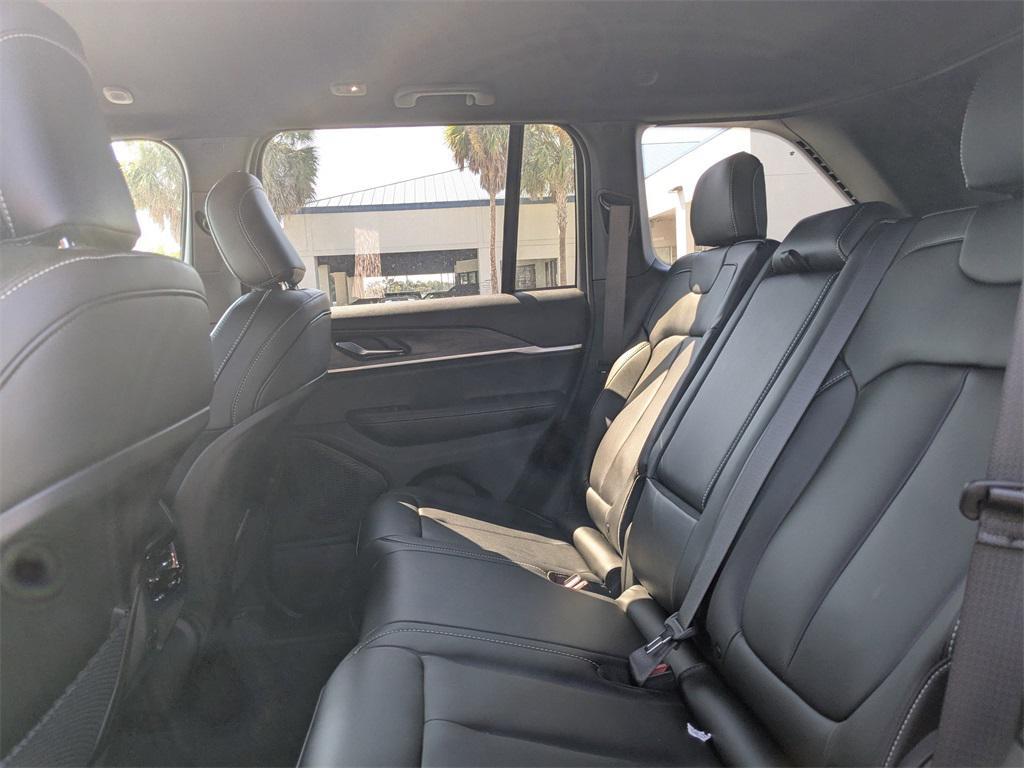 new 2025 Jeep Grand Cherokee car, priced at $40,300