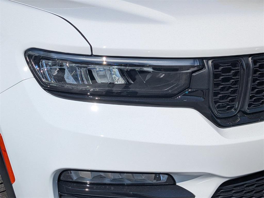 new 2025 Jeep Grand Cherokee car, priced at $40,300