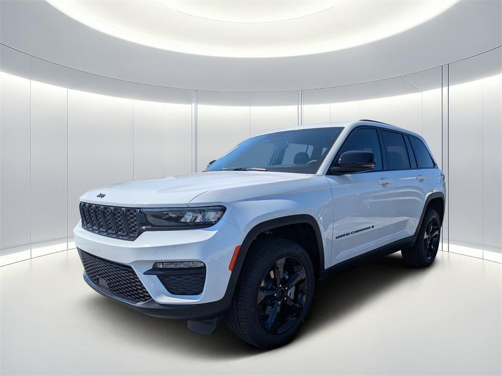 new 2025 Jeep Grand Cherokee car, priced at $40,300