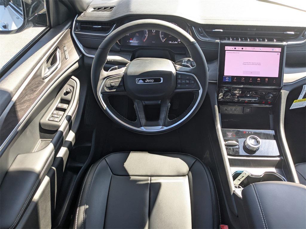 new 2025 Jeep Grand Cherokee car, priced at $40,300