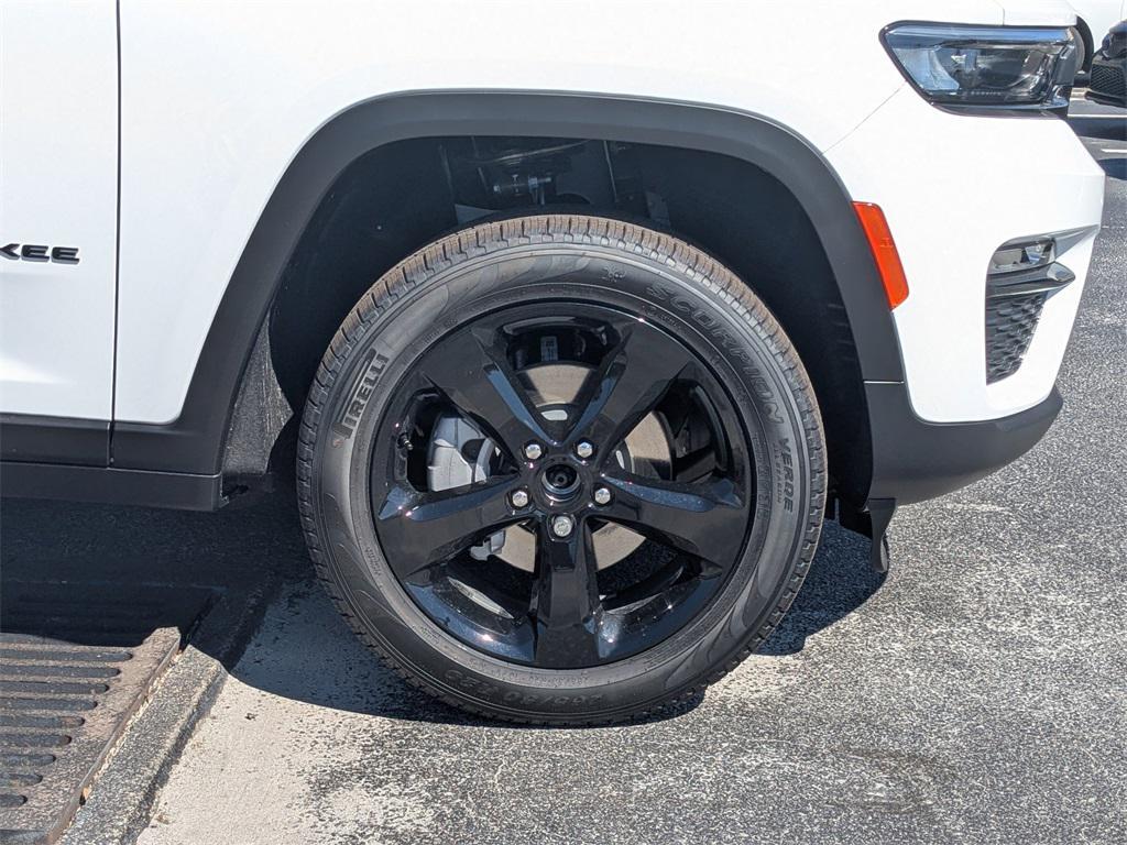 new 2025 Jeep Grand Cherokee car, priced at $40,300