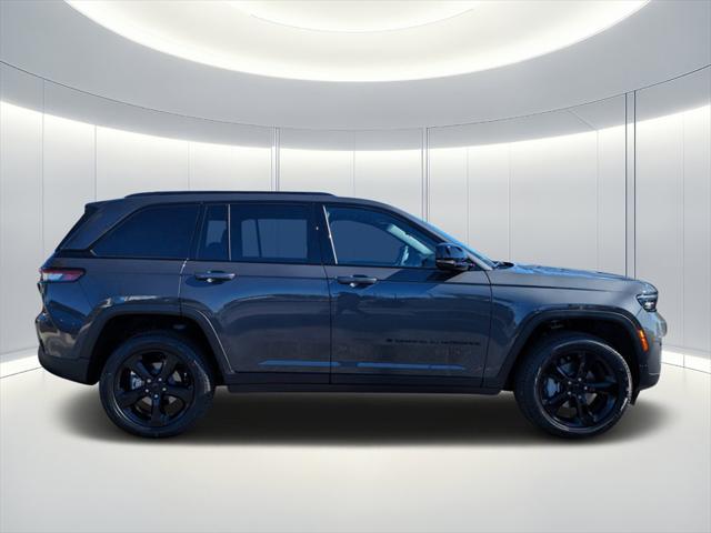 new 2025 Jeep Grand Cherokee car, priced at $43,535