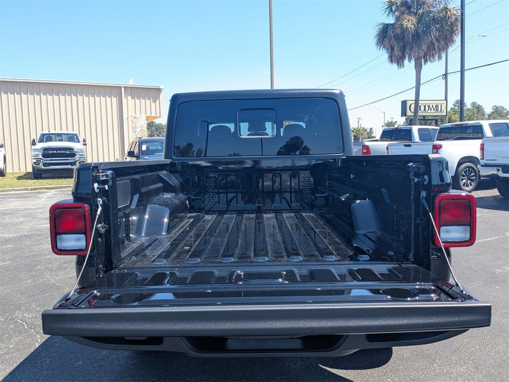 new 2025 Jeep Gladiator car, priced at $46,406