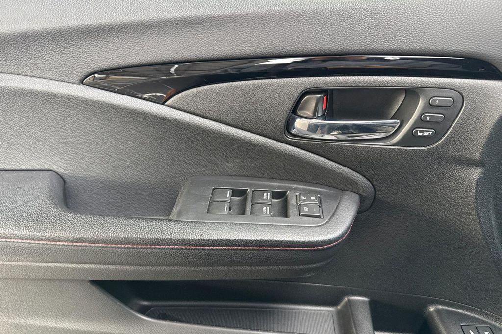 used 2021 Honda Pilot car, priced at $27,990