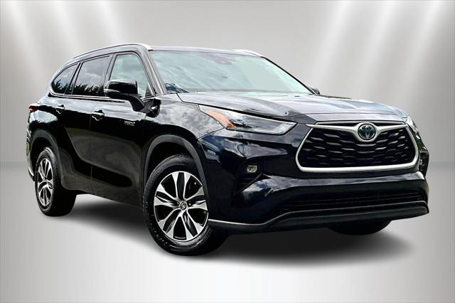 used 2021 Toyota Highlander Hybrid car, priced at $31,500