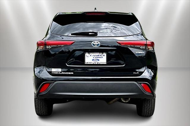 used 2021 Toyota Highlander Hybrid car, priced at $31,500