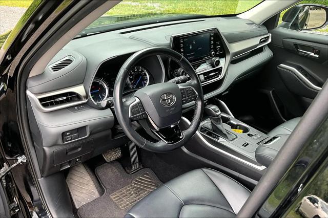 used 2021 Toyota Highlander Hybrid car, priced at $31,500