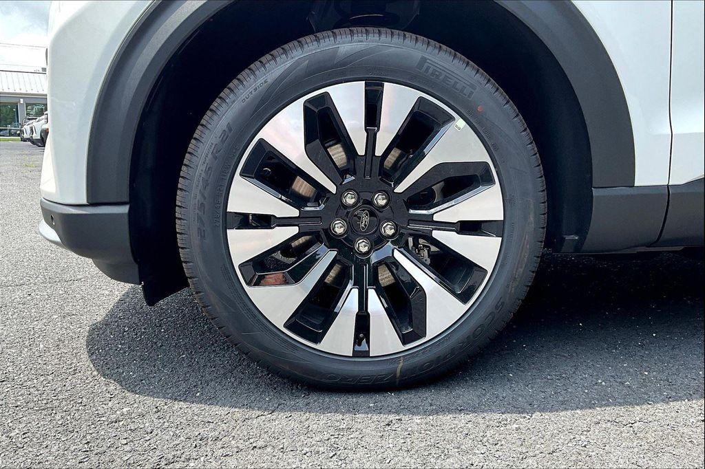 new 2025 Ford Explorer car, priced at $57,282