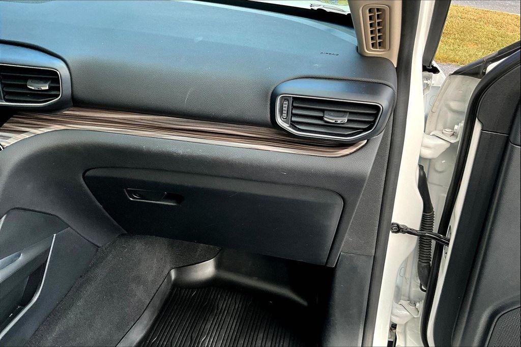 used 2022 Ford Explorer car, priced at $33,163